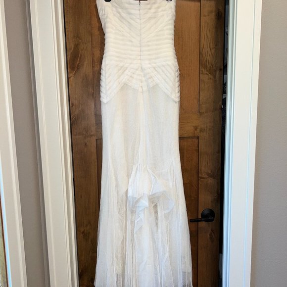 Vera Wang Wedding Dress Size 8 Altered to Size 2/4 - Picture 3 of 9